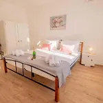 In 5643 * 트리발즈