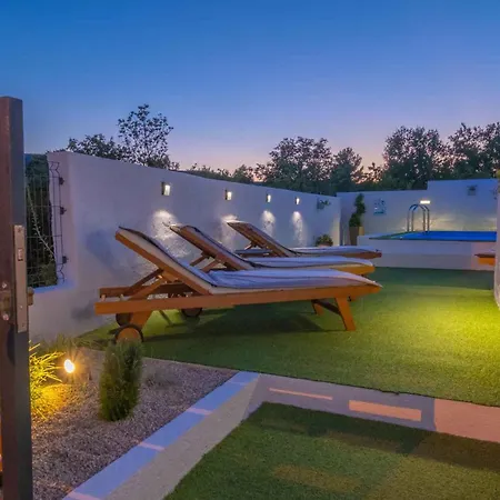 بيت للعطل In 5643 *