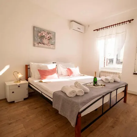 Ferienhaus In 5643