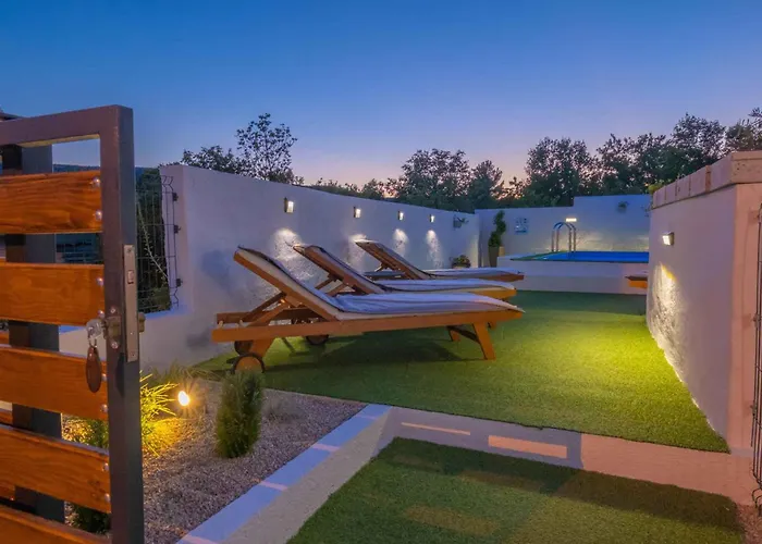 بيت للعطل In 5643 *